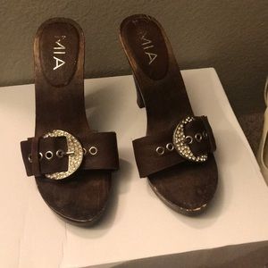 Heels brown with rhinestone buckle